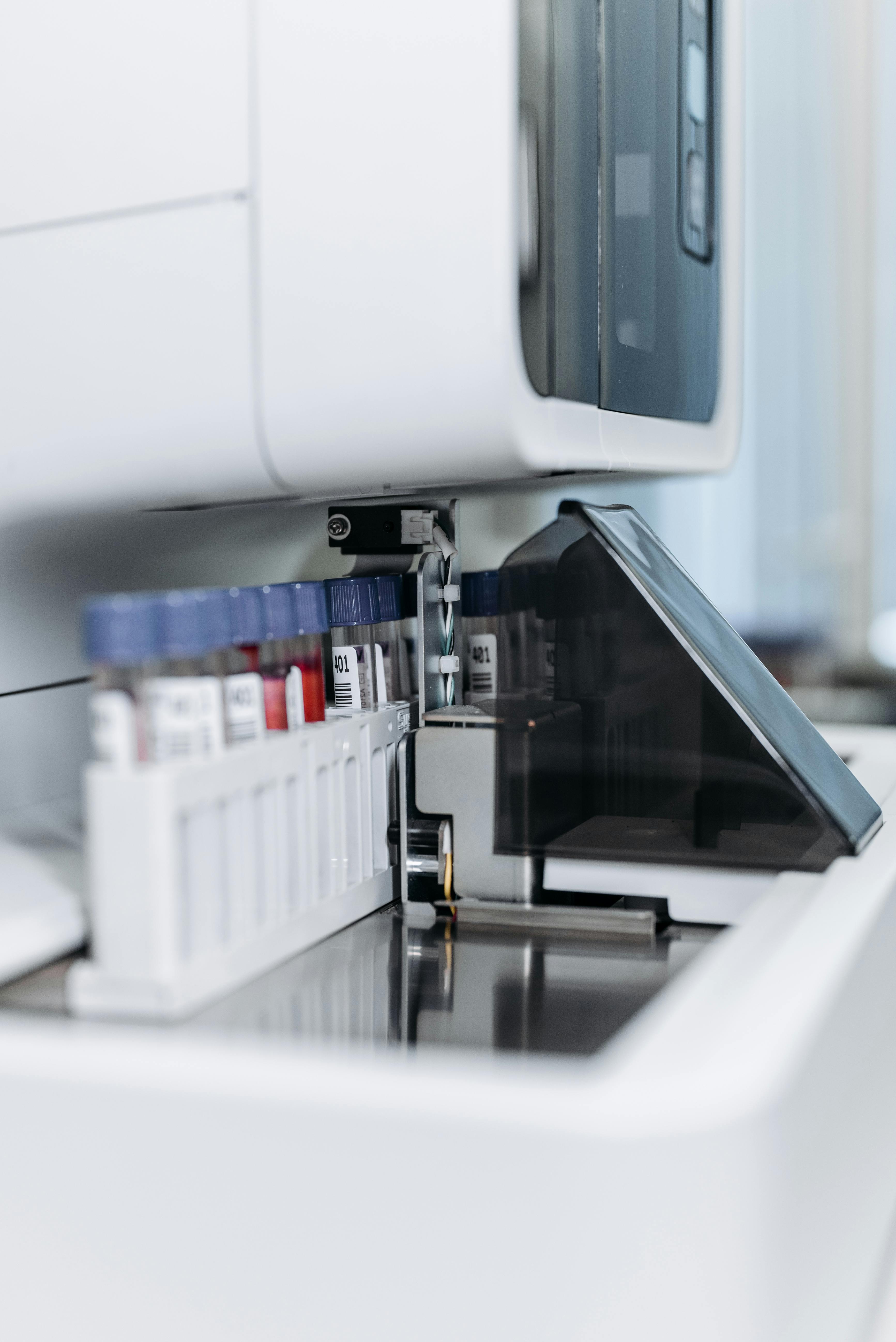 Laboratory analyzer with blood sample tubes in a diagnostic rack